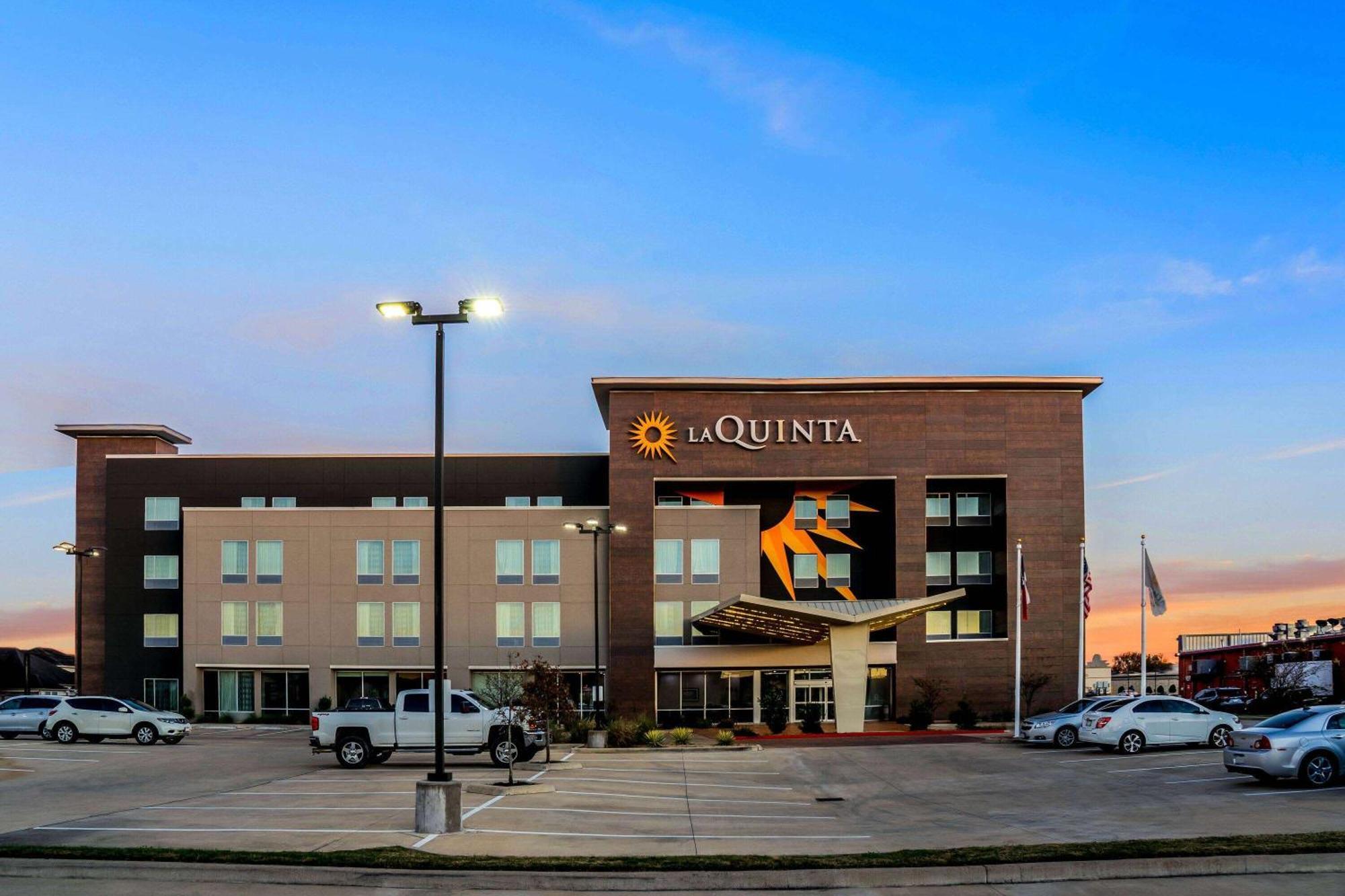 La Quinta By Wyndham Houston Cypress Hotel Exterior photo