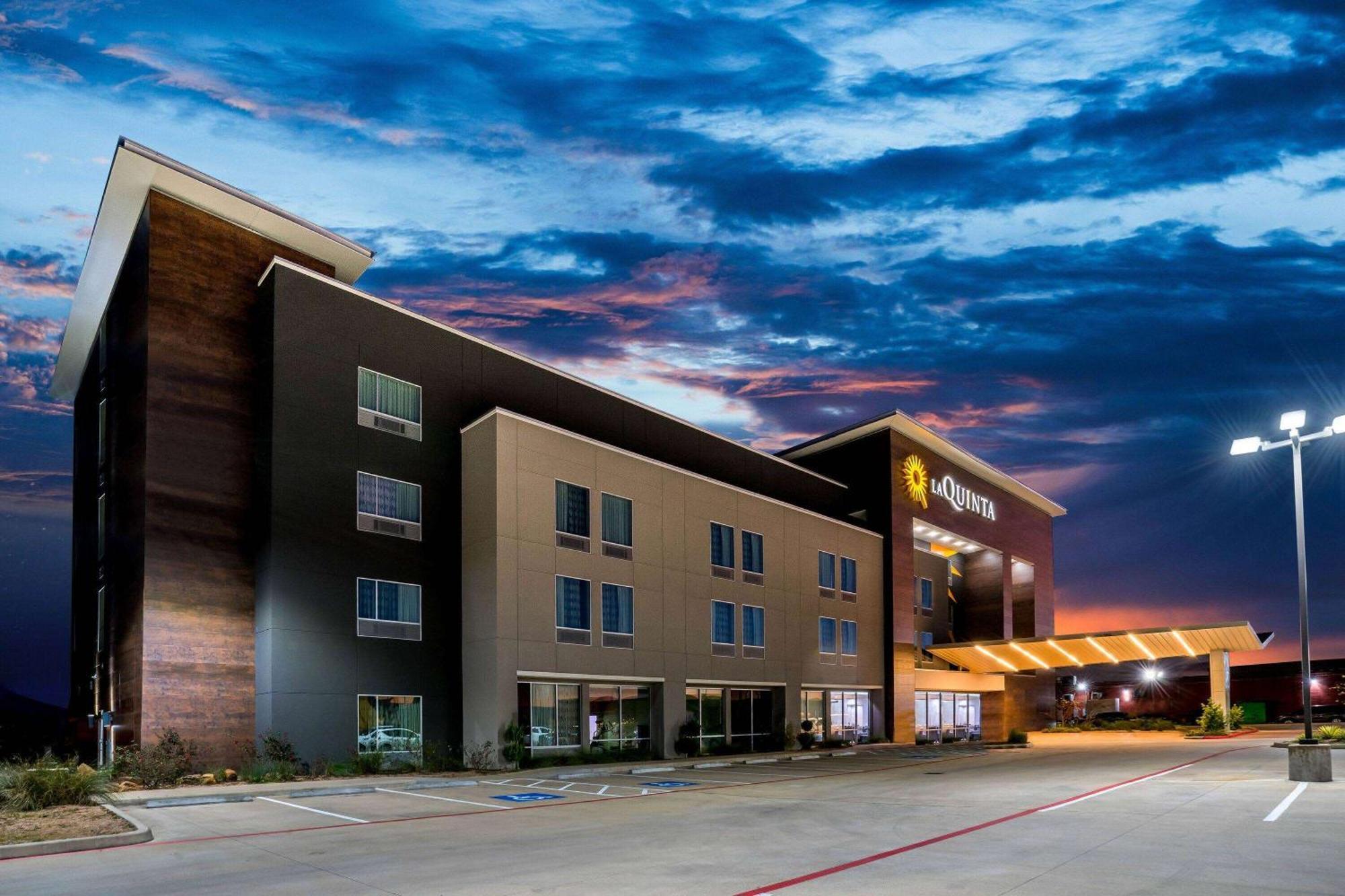 La Quinta By Wyndham Houston Cypress Hotel Exterior photo