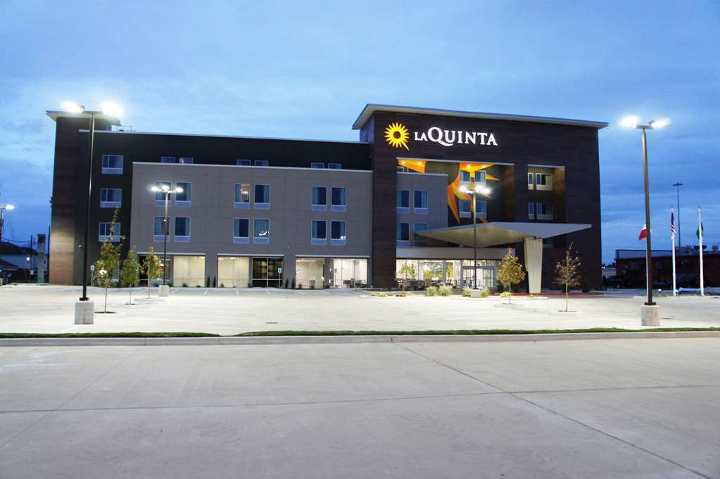 La Quinta By Wyndham Houston Cypress Hotel Exterior photo