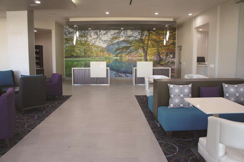 La Quinta By Wyndham Houston Cypress Hotel Interior photo